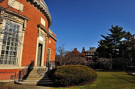 哈佛大学校景图片